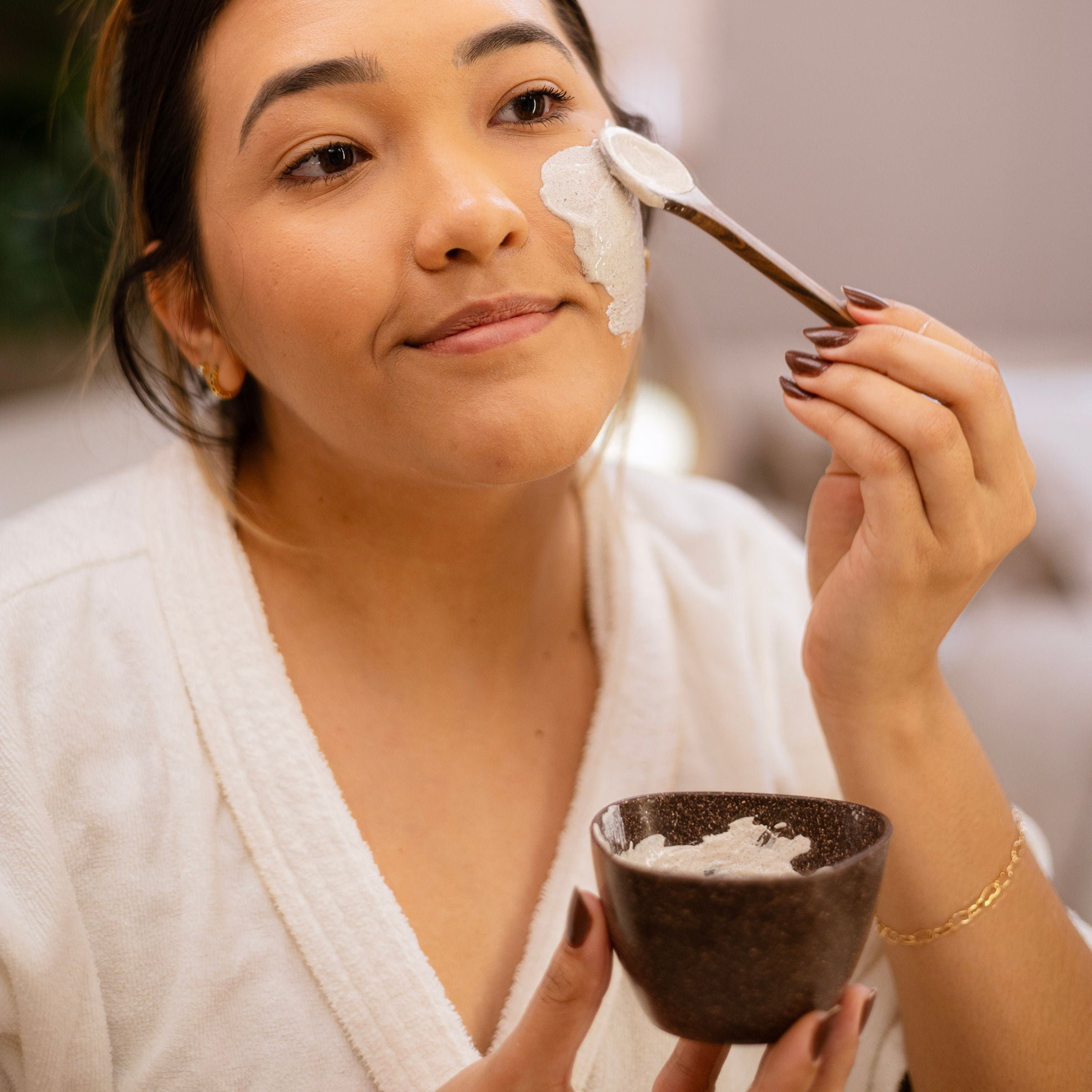 מסכת חימר לבן בשילוב אָסַאִי וגְוואַרָנָהּ