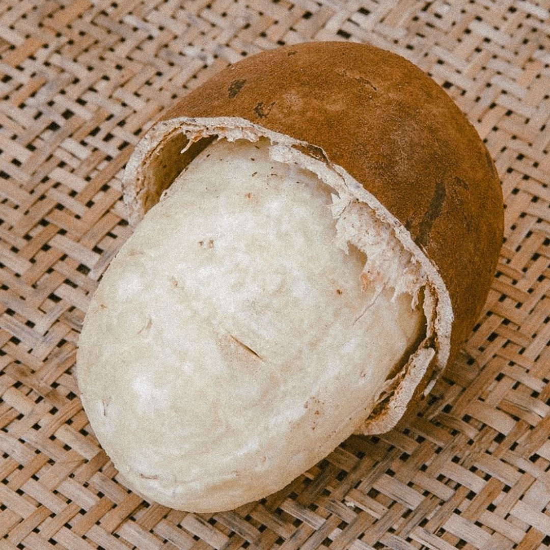 מסכת חימר לבן בשילוב קוֹפּוּאָסוּ