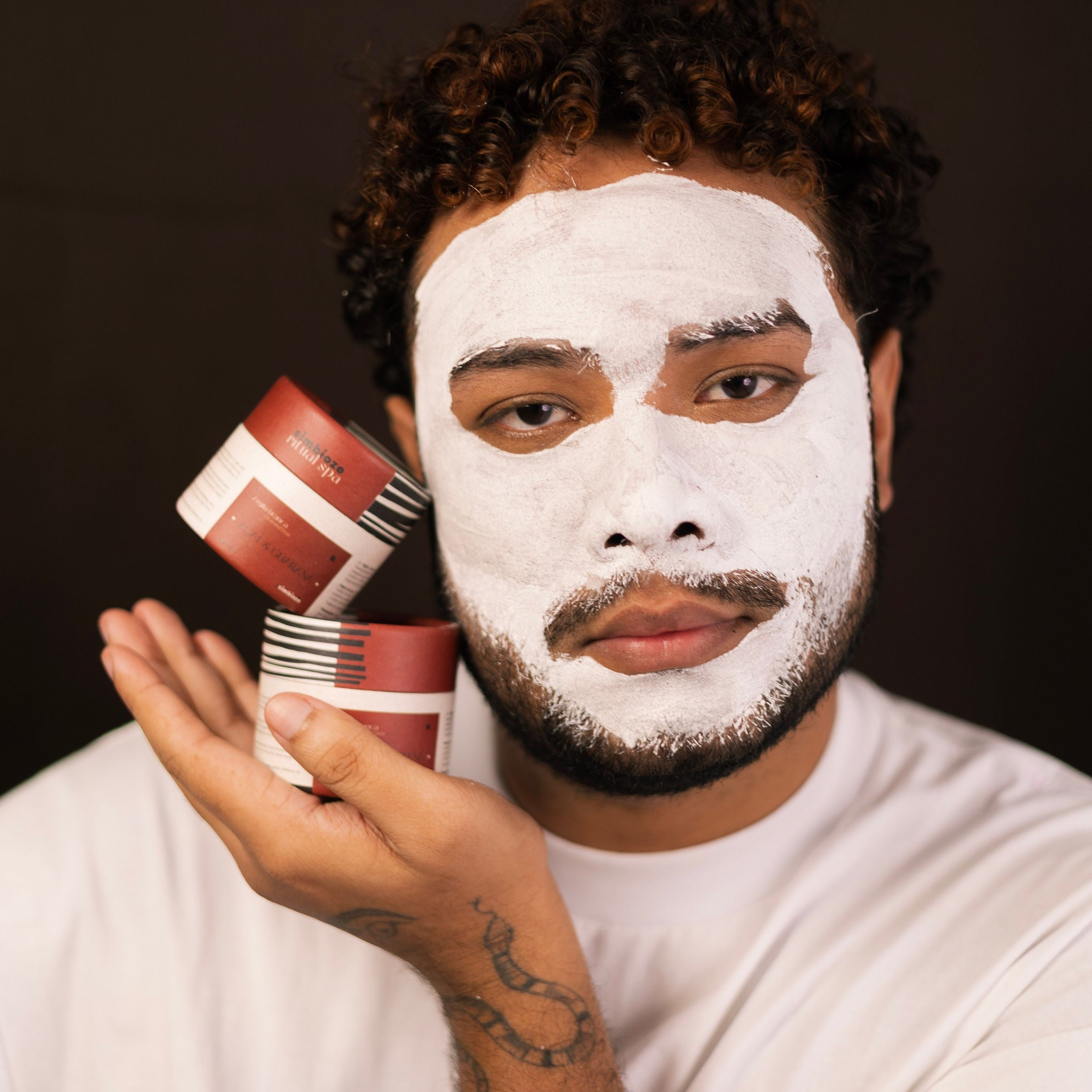 מסכת חימר לבן בשילוב אָסַאִי וגְוואַרָנָהּ