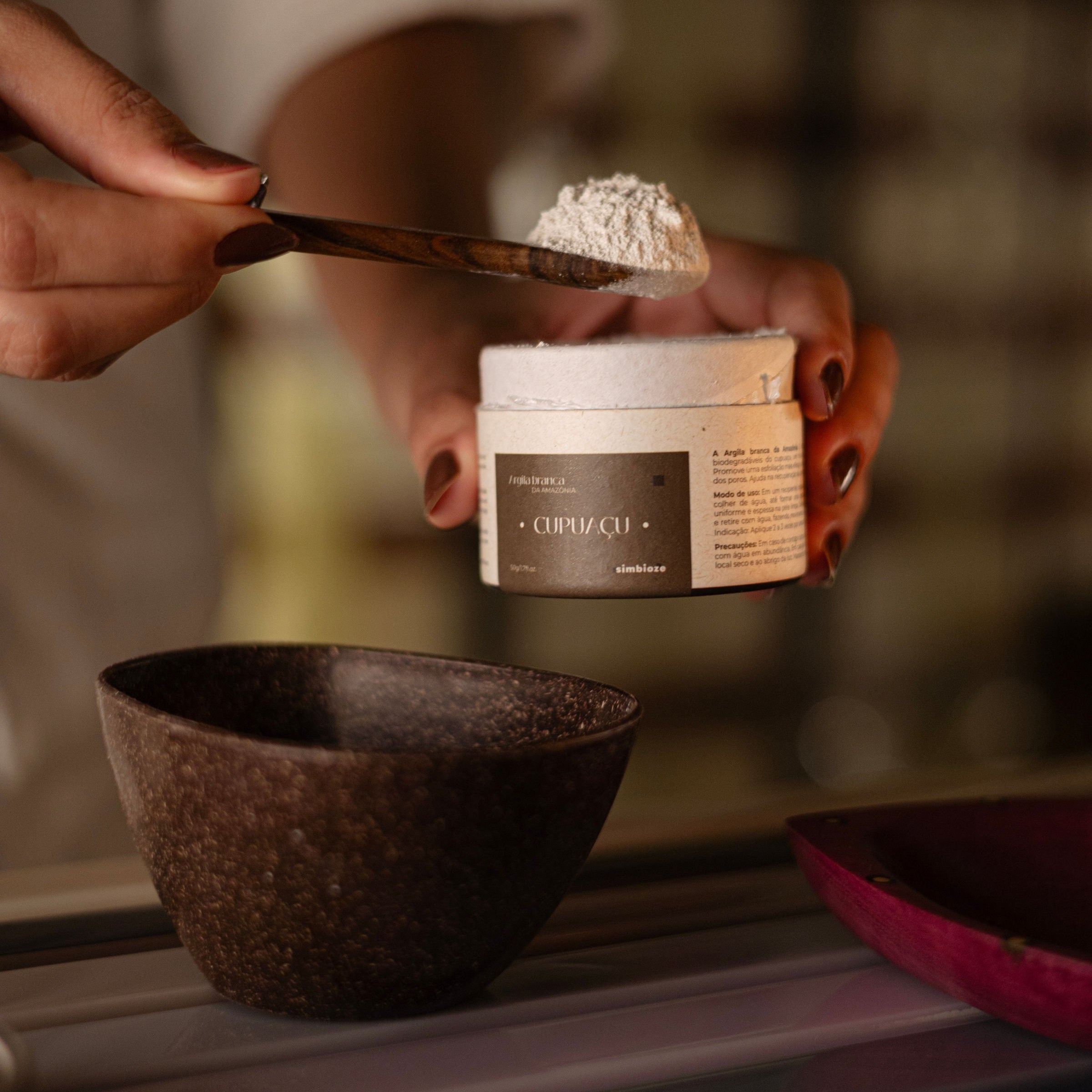 מסכת חימר לבן בשילוב קוֹפּוּאָסוּ