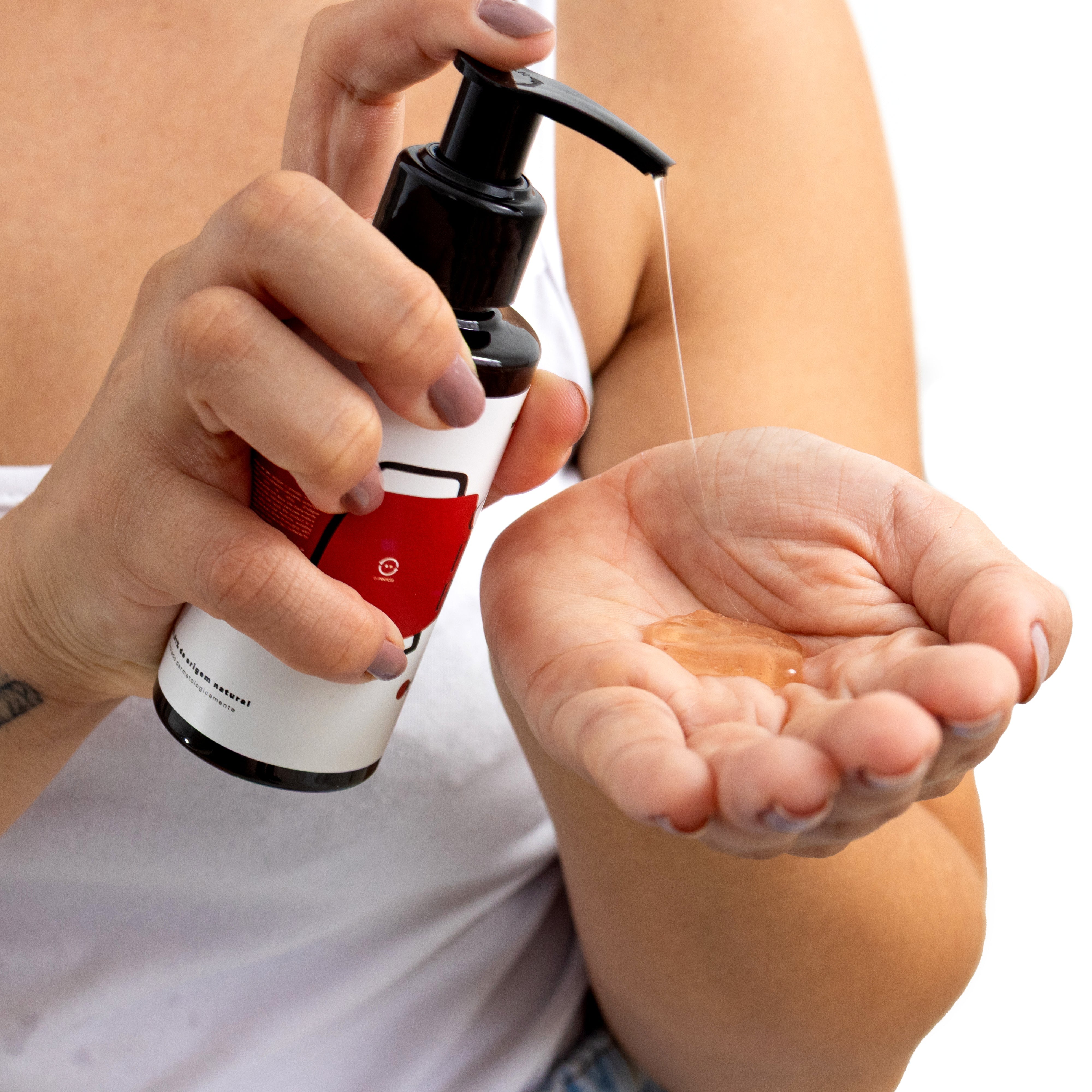 ג׳ל לניקוי פנים לעור שומני ואקנתי על בסיס קופאיבה מהאמזונס